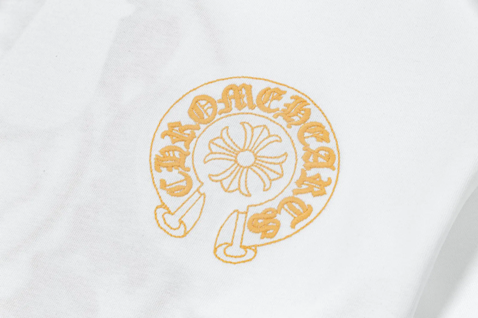 🅿️200 [CH Crow Heart] 2025FW short-sleeved T-shirt, hollow embroidery with arch bridge embroidery, high-end 26s double yarn 300g fabric, heavy fabric, custom stretcher rib, same vat and dye, complete three standards, same style for men and women, color: black, white, size: S M L XL 2XL
